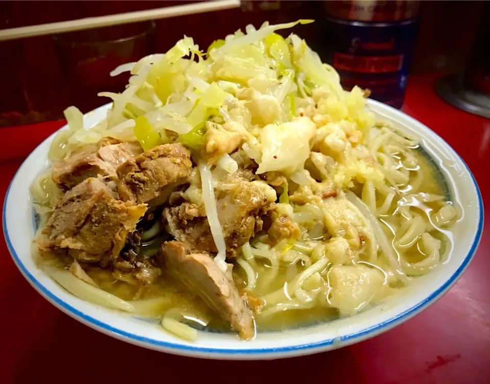 ラーメン小豚入り（ヤサイ・ニンニク・アブラ増し）|とみさんさん