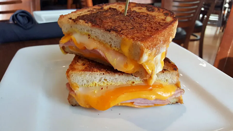 Ultimate agrilled Ham and Cheese|christopher Morrisさん