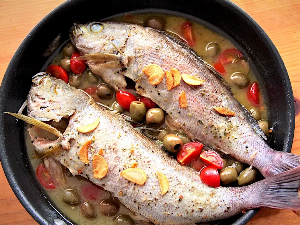 全てにこだわって

お魚なら、産地と鮮度。
そして全てが無添加の食材で
オーガニックをふんだんに使うから
驚くほど美味しいお料理になります。

無添加は不自然な旨みや
不自然な味を作り出しませんので
素材そのものの本来の美味しさを最大限に表現します。

もちろん、たっぷりと使った白ワインは美味しい国産の井筒の白ワイン。|【公式】料理研究家　指宿さゆり≫ｽﾀｼﾞｵ（ｽﾀｯﾌ運営）さん