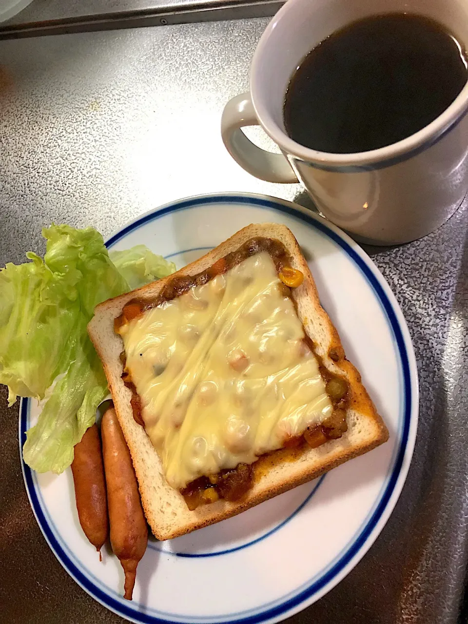 カレーチーズトースト|たびもかさん