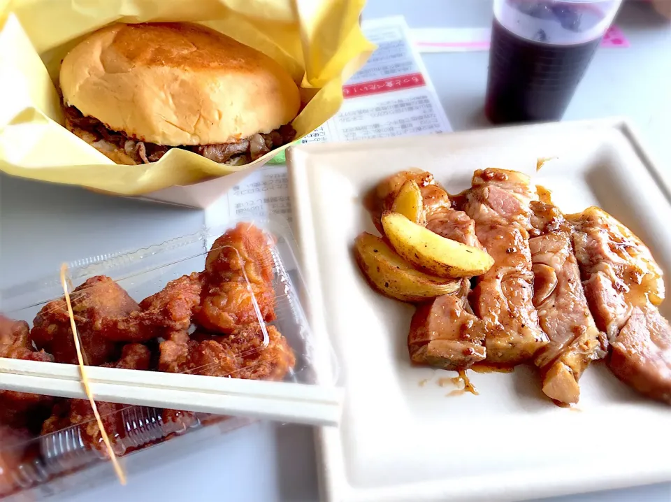 ローストポークも焼肉こぼれバーガーも美味しい！唐揚げはお土産で。|うきさん