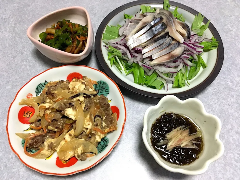 Snapdishの料理写真:しめ鯖、肉豆腐、もずく、野菜の炒め物|Orie Uekiさん