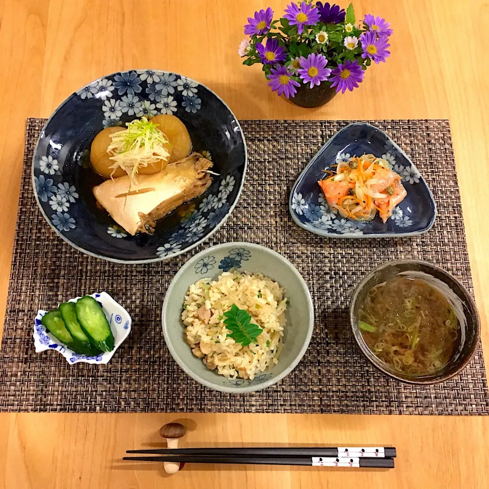 ぶり大根で夜ごはん
鶏とゴボウの炊き込みご飯
サーモンのマリネ
もずくのお味噌汁|jarinkoさん