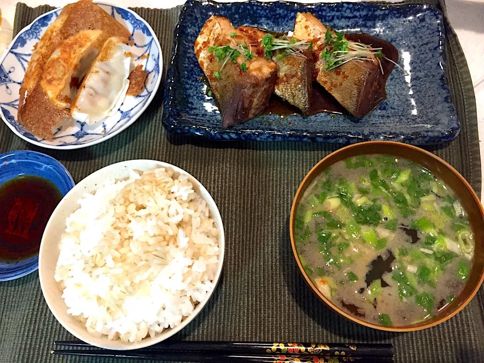 #餃子の王将#ぶりの照り焼き #麦飯#味噌汁|zoemocさん