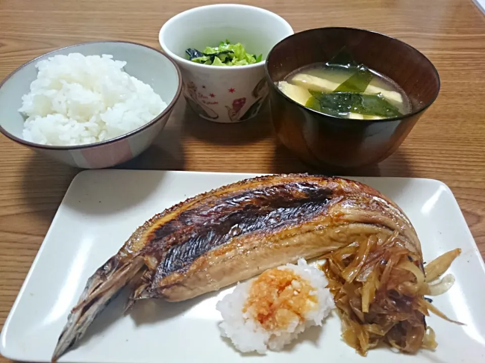 ・秋刀魚の干物
・きんぴらごぼう
・キャベツと海苔の和え物
・ワカメの味噌汁|ようかんさん