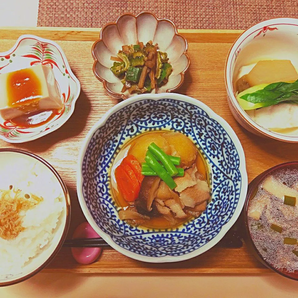 我が家の晩ごはん
肉じゃが定食|vege食堂さん