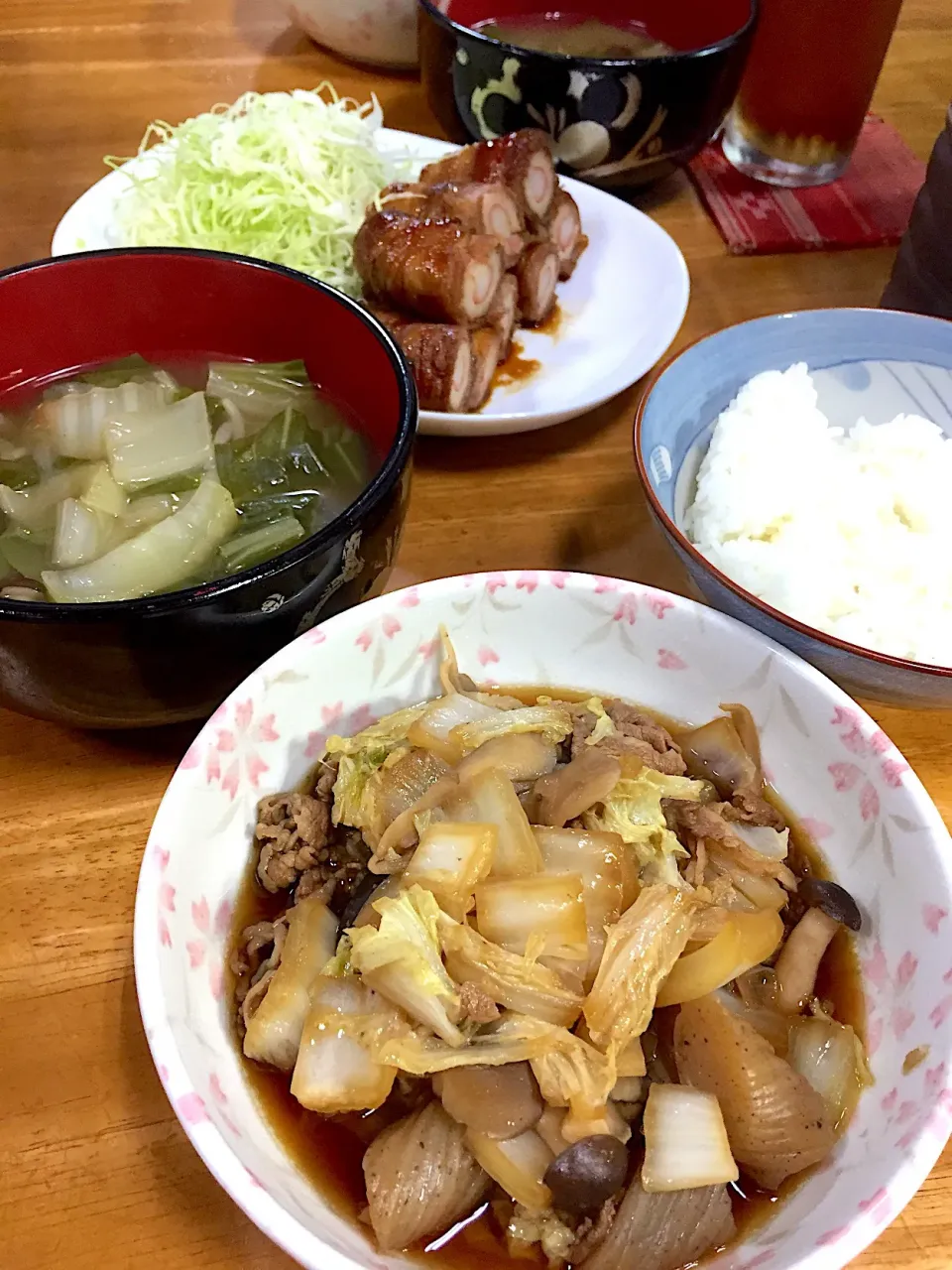 Snapdishの料理写真:カニカマ竹輪の肉巻き、すき焼き風煮、玉ねぎスープ改で青梗菜入り*\(^o^)/*|すかラインさん