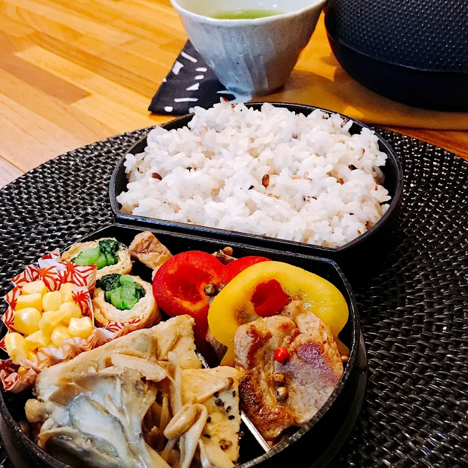 🌿カジキとキノコのバター醤油
🌿ラムとパプリカのカラフルハーブペッパー
🌿小松菜いなり巻き
🌿コーン
🌿雑穀ご飯|Ayako Sakakibaraさん