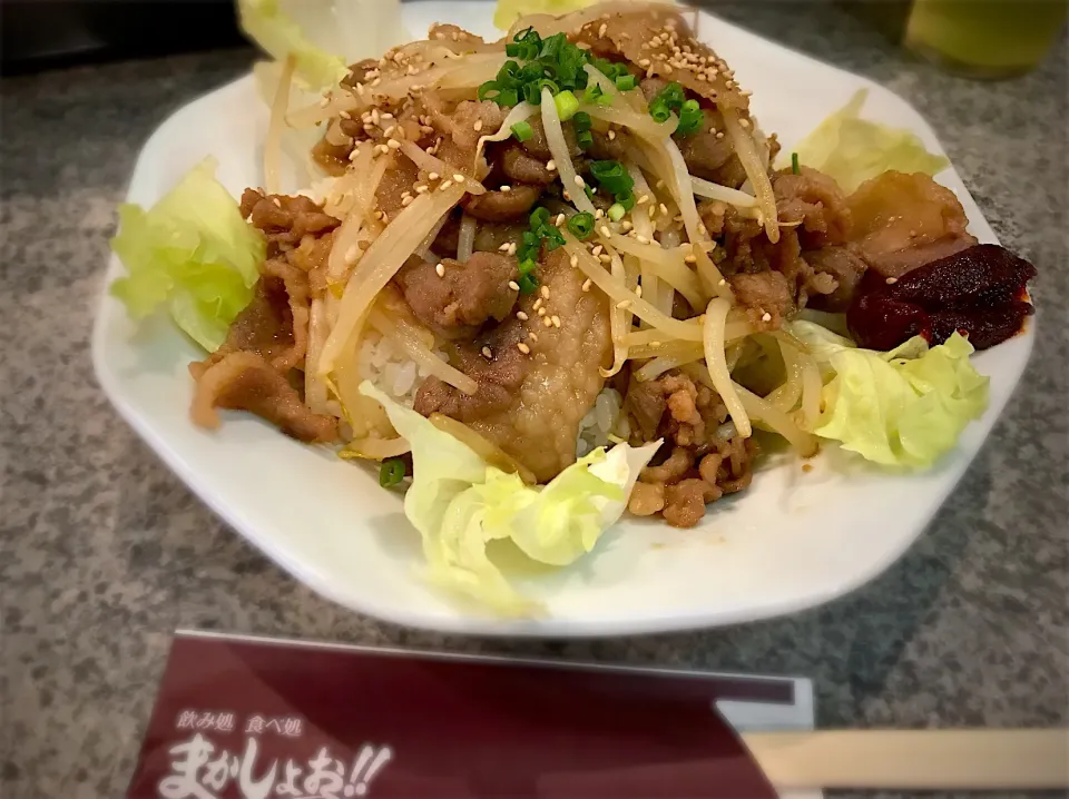 週一「まかしょお‼︎」

今日は「味噌豚焼肉丼」

ご飯すすむ君なメニューだけど、着ぐるみ脱ごう作戦中なので、泣く泣くご飯を少なくしてもらいました…

でも満足🎶満足🎶😀|古山さん