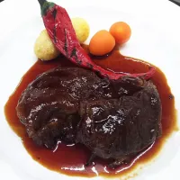 Snapdishの料理写真:久しぶりの投稿２♪

黒豚ほほ肉の赤ワイン煮|Yutaka Sakaguchiさん