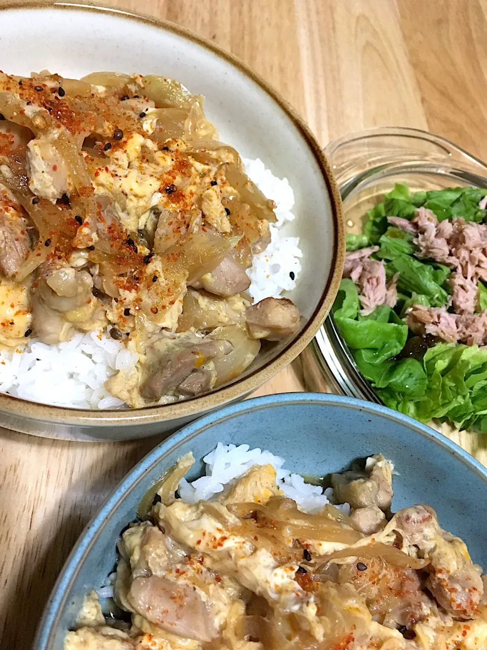 Snapdishの料理写真:手抜き晩ごはん♡
親子丼とツナサラダ😆|さくたえさん