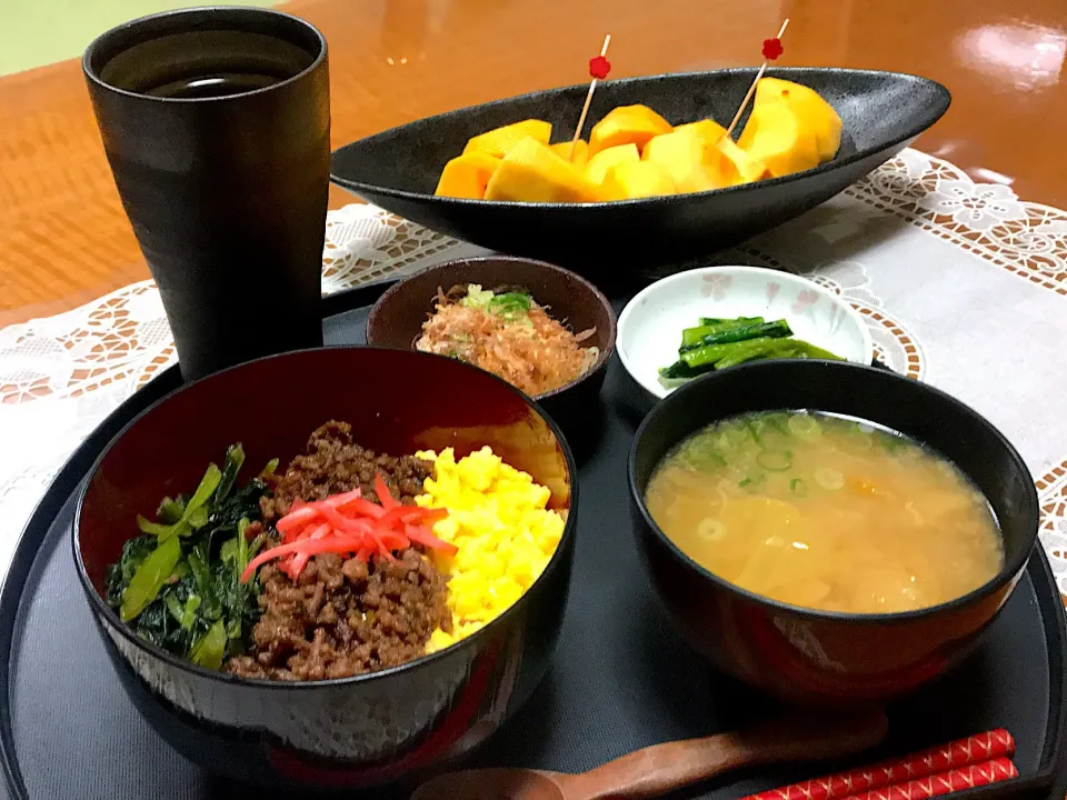 三色丼定食🎀
#三色丼#夕飯#どんぶり|makoさん