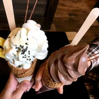 Snapdishの料理写真:ソフトクリーム🍦
スイートポテト&プレミアムチョコ|ぴさん