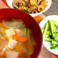 Snapdishの料理写真:野菜スープ
宮のタレ風ソース豚肉
中華風きゅうり|さきさん