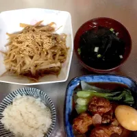 晩御飯 鶏手羽元と玉子の甘酢煮 きんぴらごぼう 海草汁|近藤さん