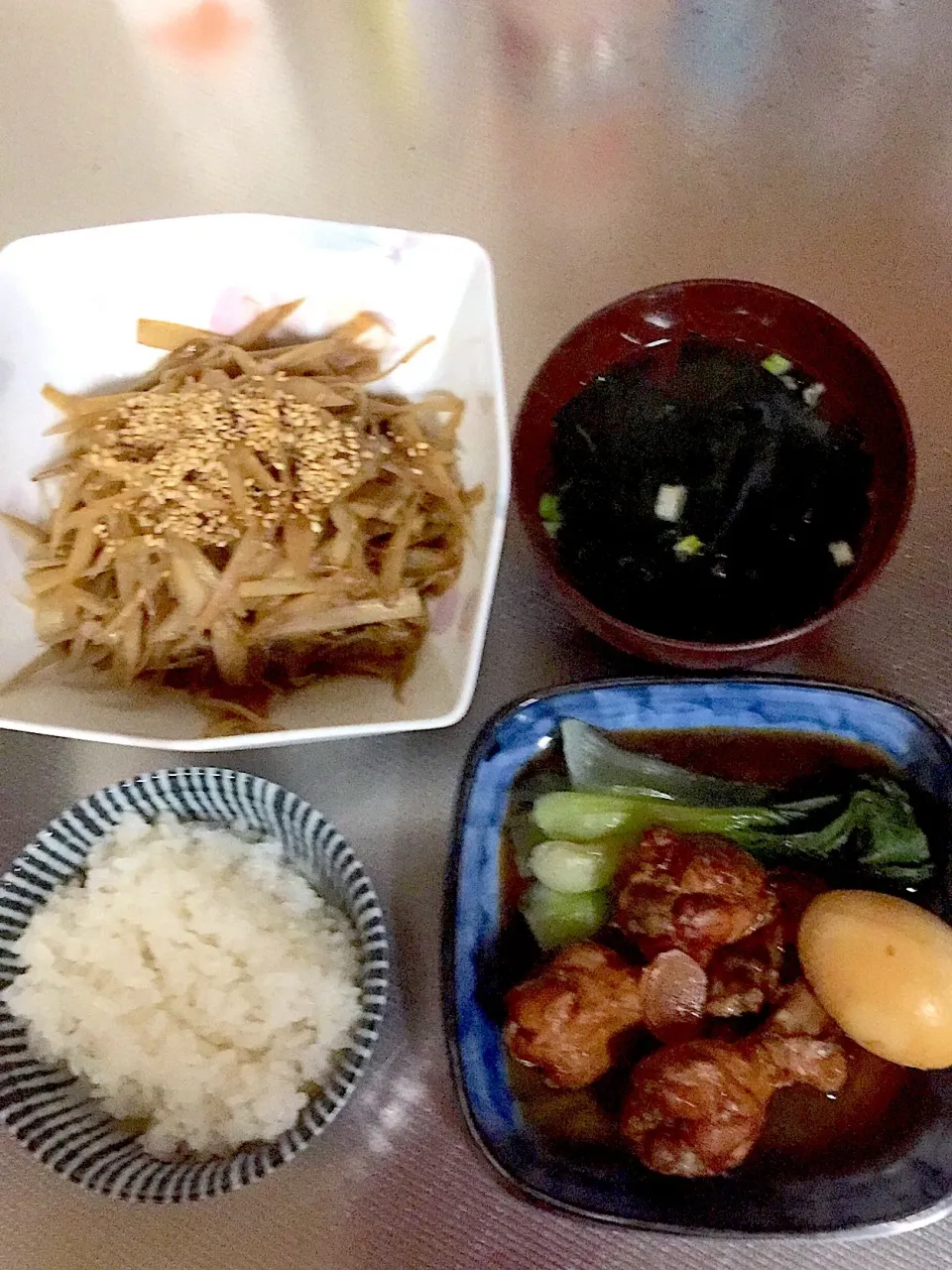 晩御飯 鶏手羽元と玉子の甘酢煮 きんぴらごぼう 海草汁|近藤さん