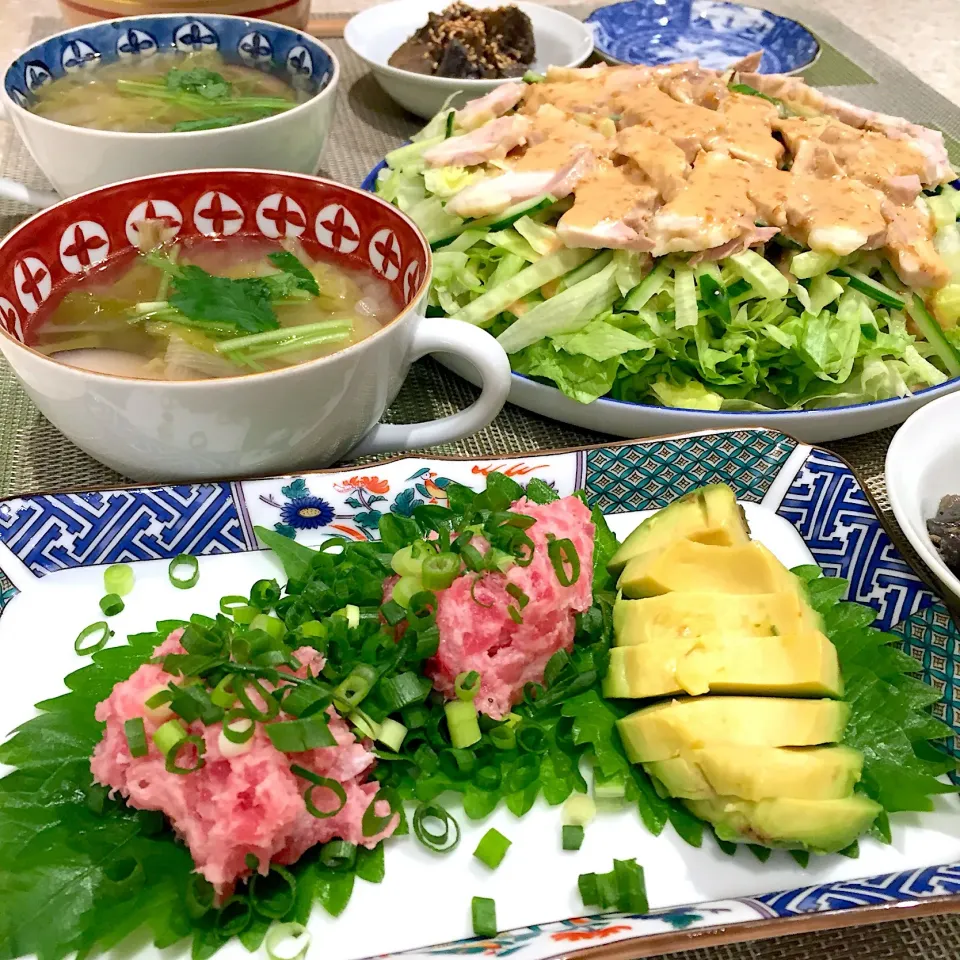 ねぎとろ&アボカド🥑
鶏肉サラダ🥗
お野菜たっぷり塩スープ|Mayumiさん