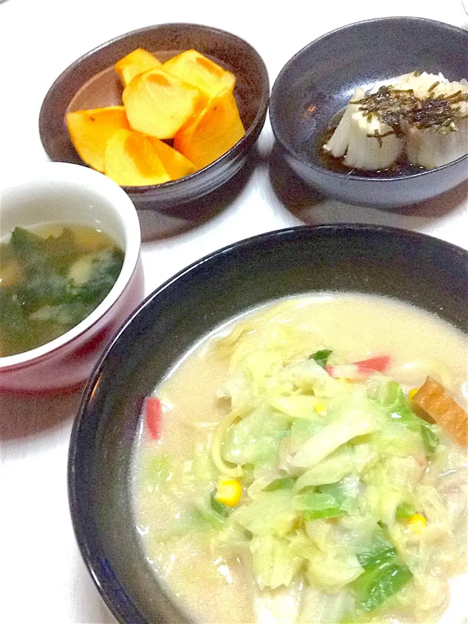 晩ご飯！山芋の千切り、しじみ味噌汁、チャンポン麺、柿|Ayaさん