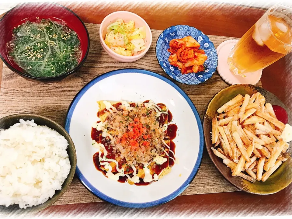 【昼御飯】
とろろ焼き
手作りフライドポテト
白菜の浅漬け
キムチ
中華スープ
白米|たろさんさん