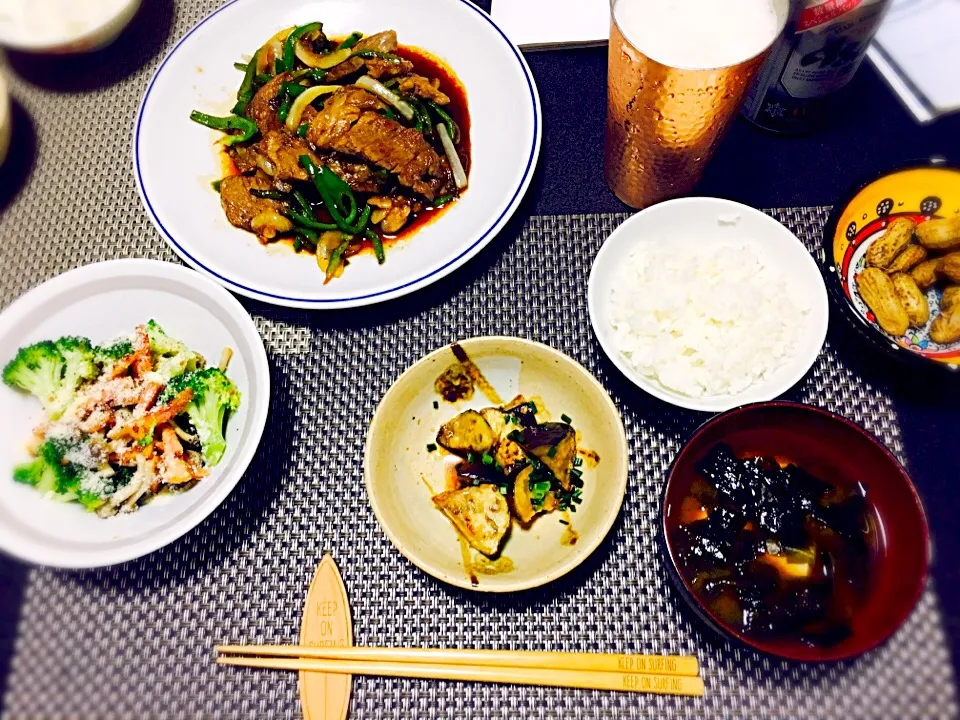 Snapdishの料理写真:肉野菜炒め、なす南蛮、ブロッコリーとしめじのサラダ、味噌汁|ありかさん