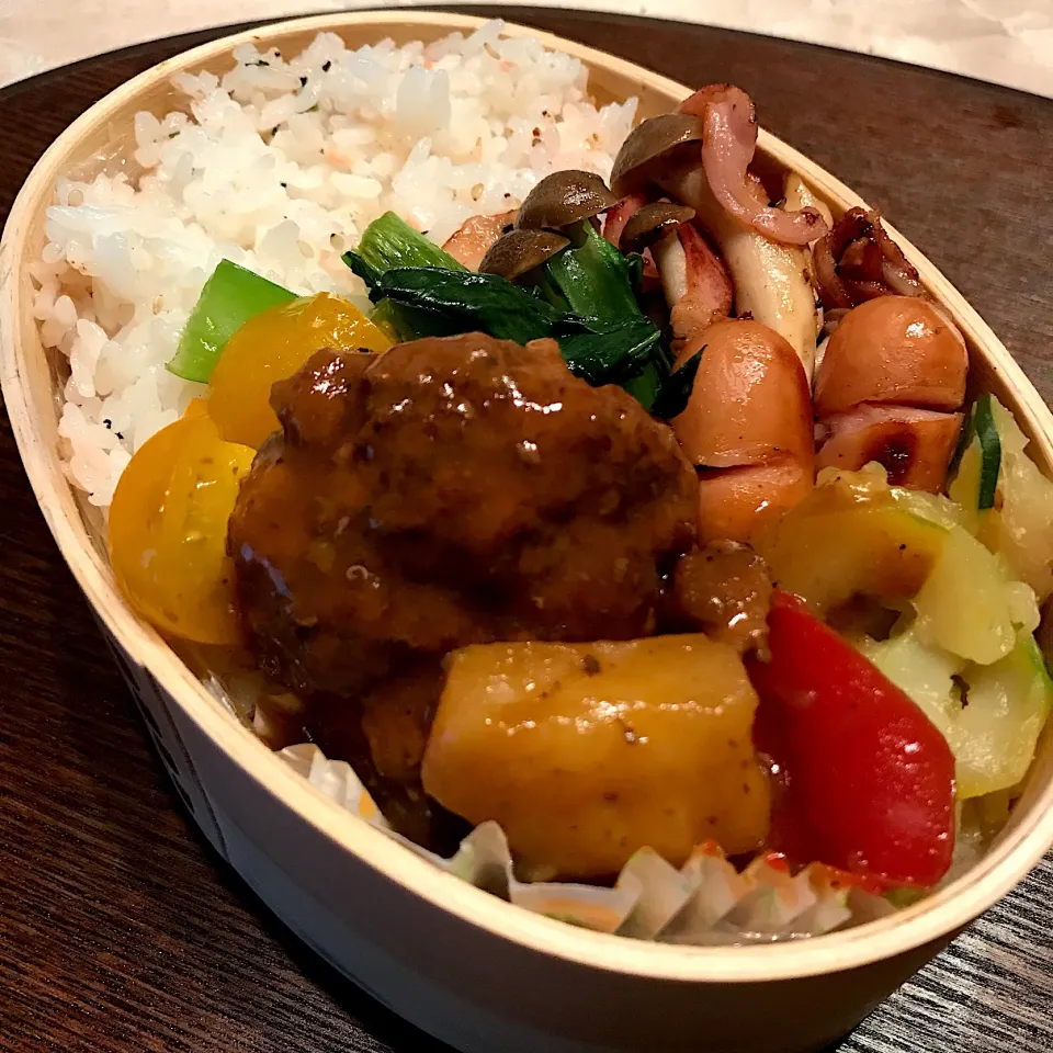 今日のお弁当🍱
今日も雨の寒い朝、
健康管理には注意しないとね😌
いってらっしゃい👋|mokoさん