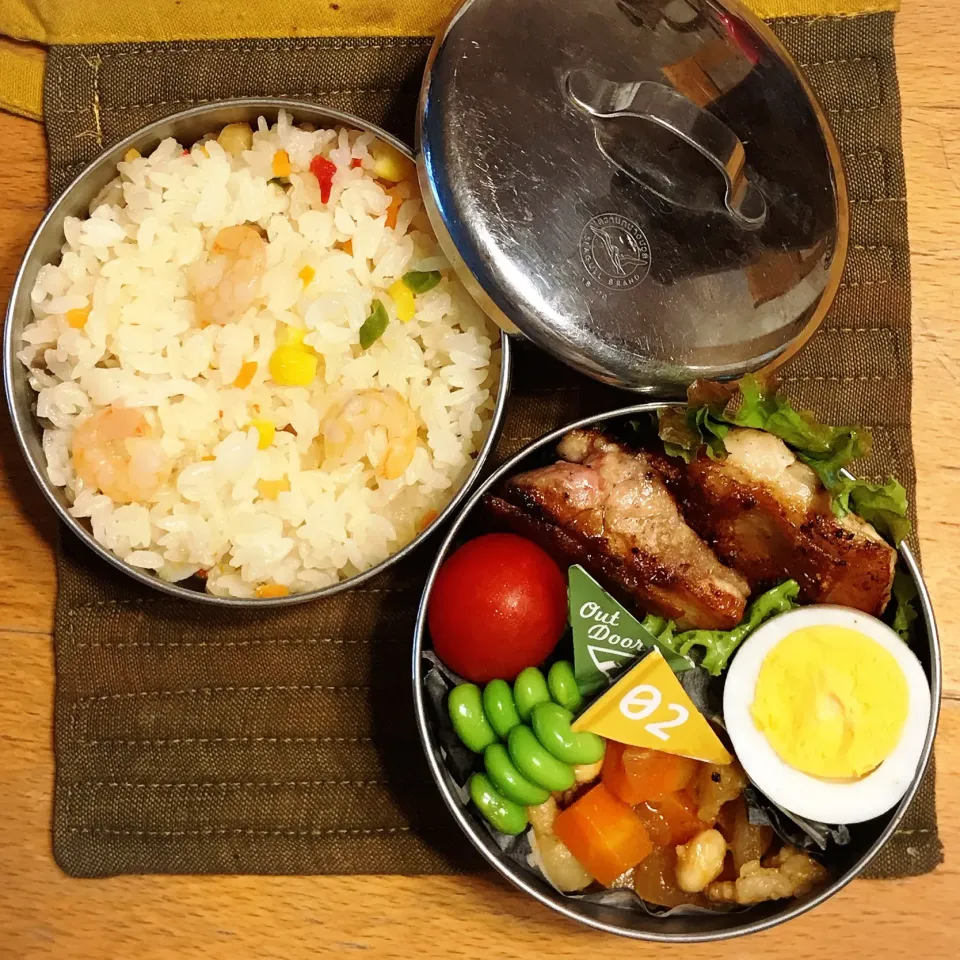 エビピラフ、ポークチャップとチキンソテー弁当🍱
#お弁当 #弁当 #中学生男子弁当|ちっくんさん