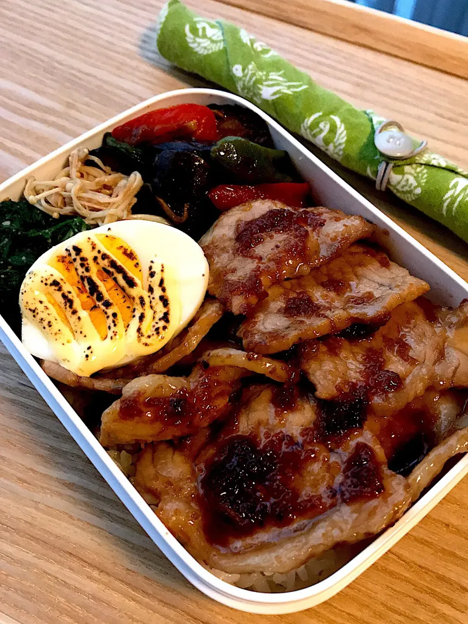 Snapdishの料理写真:豚の生姜焼き丼弁当|二キィさん