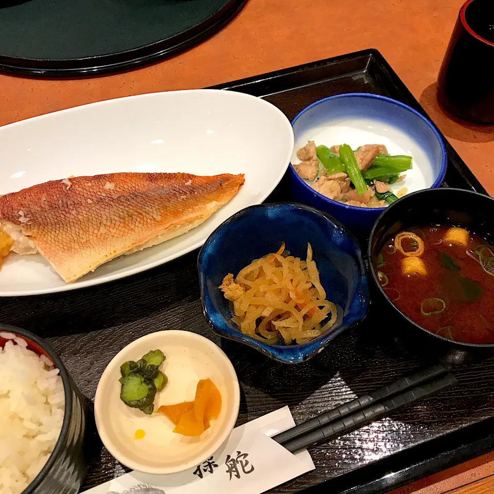 赤魚の塩麹漬け 小松菜と鶏の炒め物 切干し大根の煮物 赤出汁@操舵|ゼニコさん