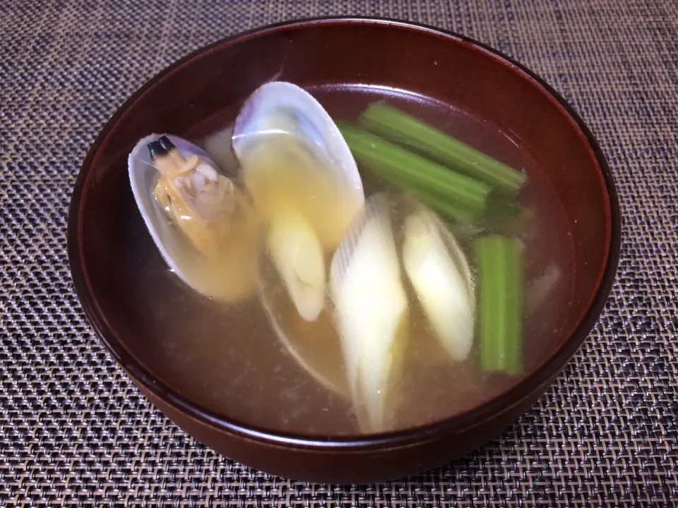 寒雨が続きますね☔️
ほっと温まる薄色お味噌汁⌛️|ぱぴこ家さん