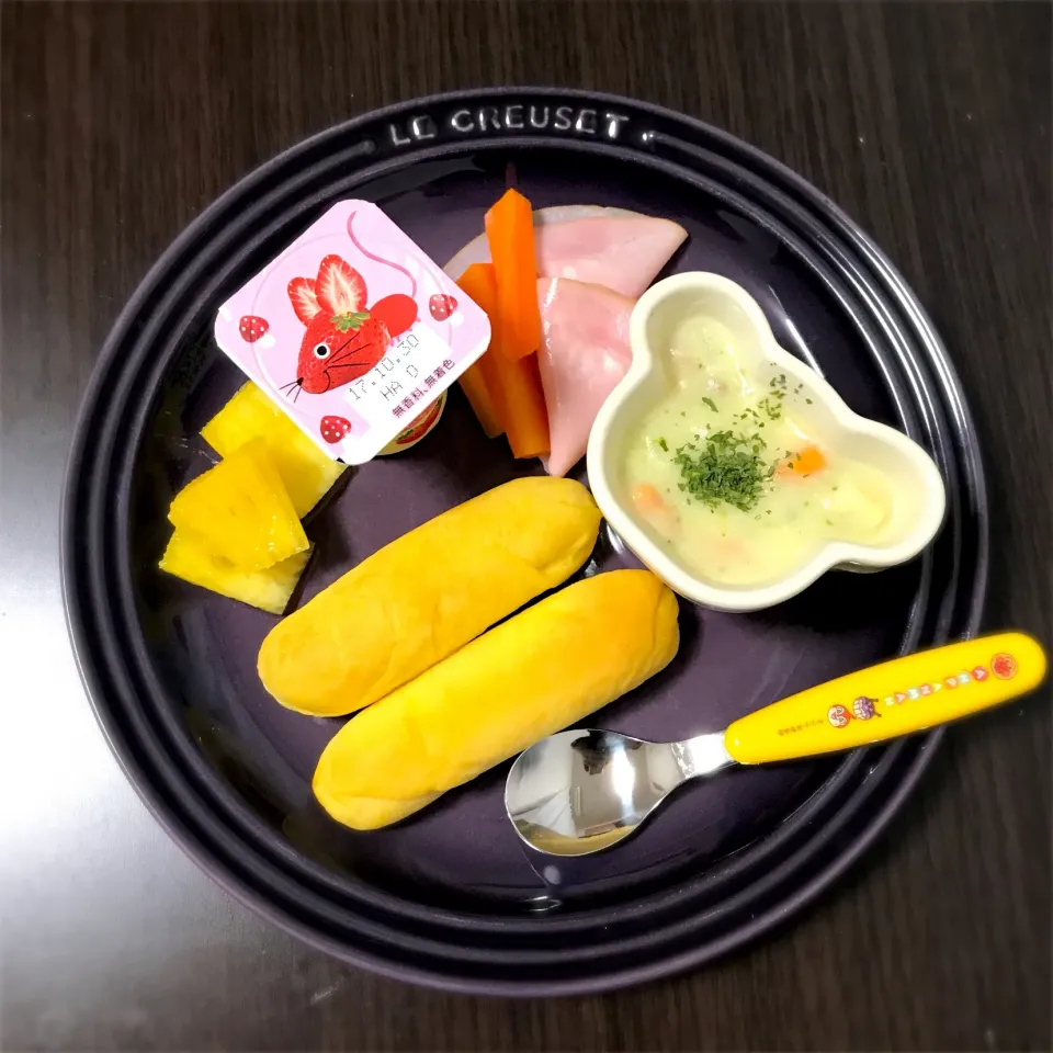 10/17❁息子朝ごはん☀️
アンパンマンのスティックパン🥖
シチュー
ロースハム
人参コンソメ煮🥕
パイナップル🍍
ベビーダノン👶|つんさん