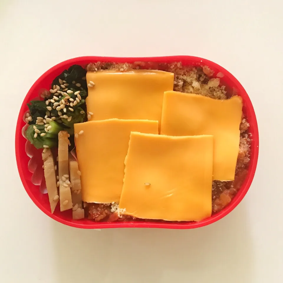 今日のお弁当🌞ミートソース丼+れんこん+小松菜🍝|ほのみさん