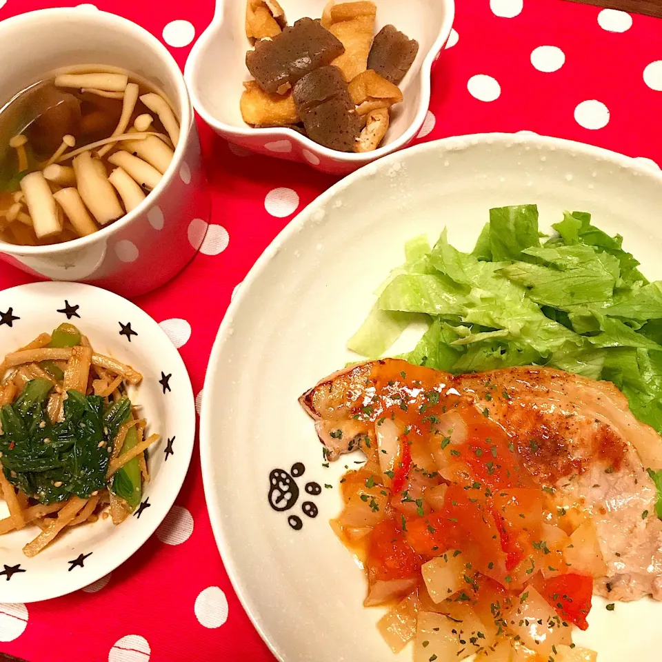 豚肉のビネガーソース♡ごぼうとチンゲン菜のごま和え♡こんにゃくと油揚げの煮物♡きのこのスープ♡|まゆかさん