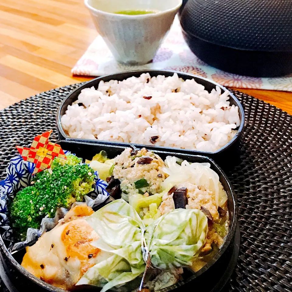 Snapdishの料理写真:🌿きくらげとニラの肉団子と野菜と白滝のうま煮 🌿あぶりチキン 🌿ひじきおから煮 🌿ブロッコリーのごま和え 🌿雑穀ご飯|Ayako Sakakibaraさん