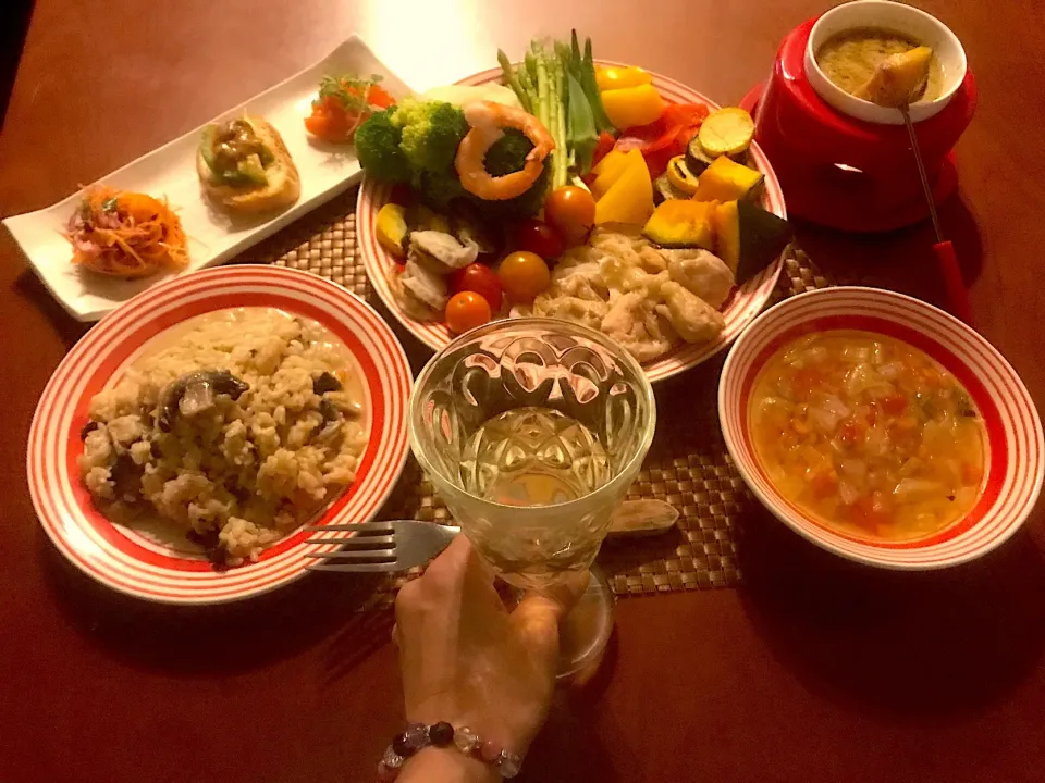 Today's Dinner🍴ｱﾝﾃｨﾊﾟｽﾄ ﾐｽﾄ･色どり野菜のｺﾞﾛｺﾞﾛｽｰﾌﾟ･豆乳ﾊﾞｰﾆｬｶｳﾀﾞ･ﾘｿﾞｯﾄ ｱｲ ﾌﾝｷﾞ ﾎﾟﾙﾁｰﾆ|🌈Ami🍻さん