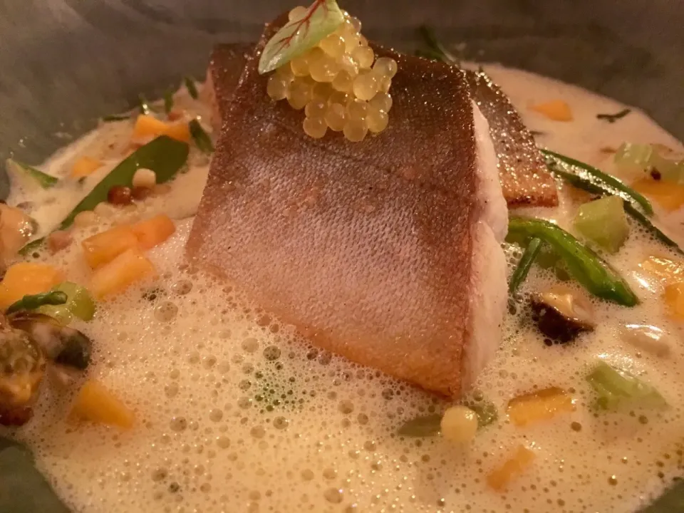 See bass in clam espuma with sweet peas, seaweed, pumpkin and celery 😋|Aliceさん