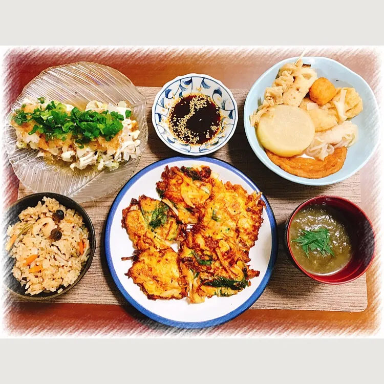 【晩御飯】
肉巻き白菜おろしネギポン酢
野菜のチヂミ風
おでんの残り
とろろ昆布汁
炊き込みご飯|たろさんさん