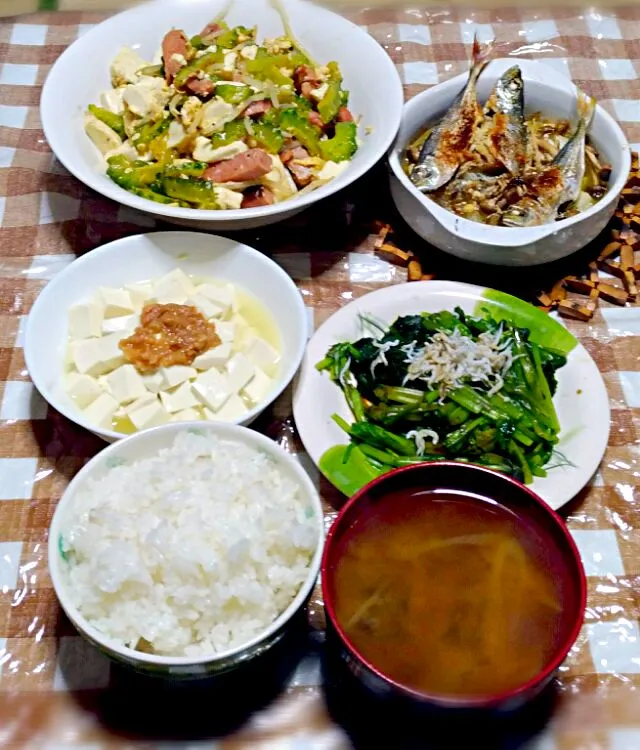 ゴーヤーちゃんぷる
鰺のオーブン焼き
ほうれん草のお浸し
豆腐の梅乗せ
蜆の味噌汁|時雨さん