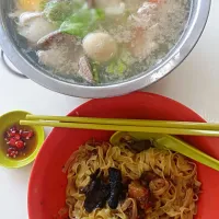 Snapdishの料理写真:Singapore local food : Delicious Soup with lots of ingredients (Fish balls, fish slices, pork slices, pork liver, crab sticks, vegetables) and well cooked flat |tracyさん