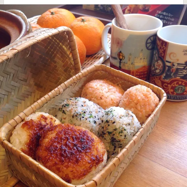 おむすび弁当（焼き醤油味噌・青菜ふりかけ・焼きたらこ）|Obentocafeさん