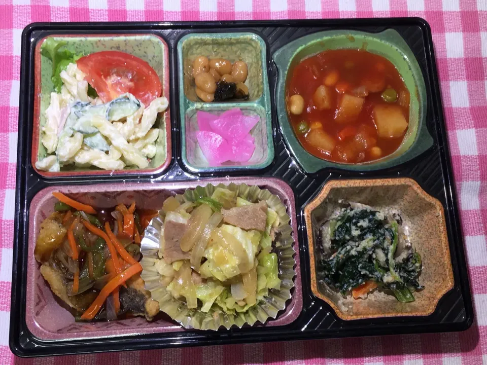 Snapdishの料理写真:玉葱たっぷり豚肉生姜焼き 日替わり弁当 豊川市豊橋市一部エリア宅配|Naokazu Kuritaさん