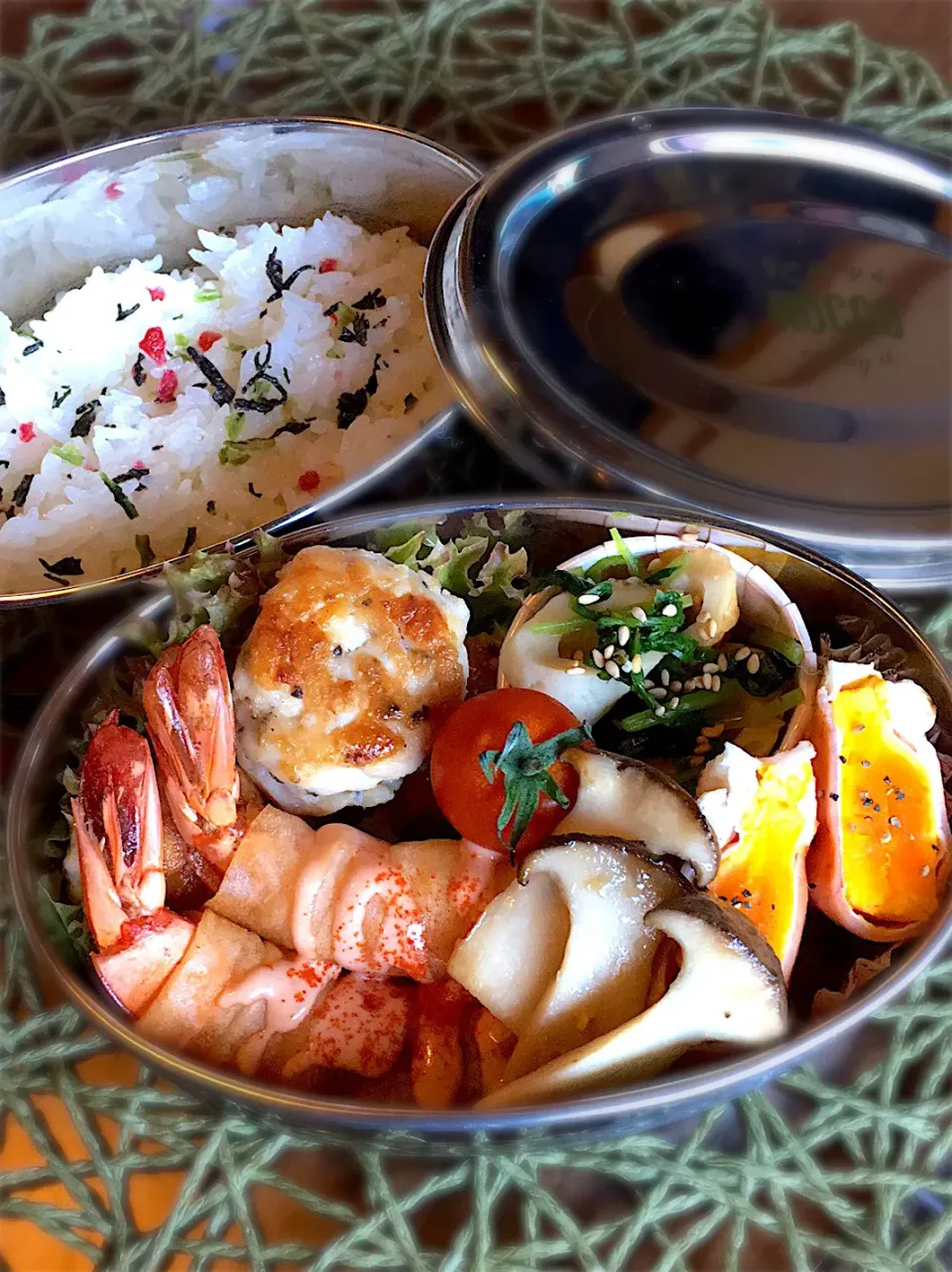 鶏ササミのつくね柚子胡椒焼きと海老のしそチーズ春巻きのお弁当😋💕|ききさん