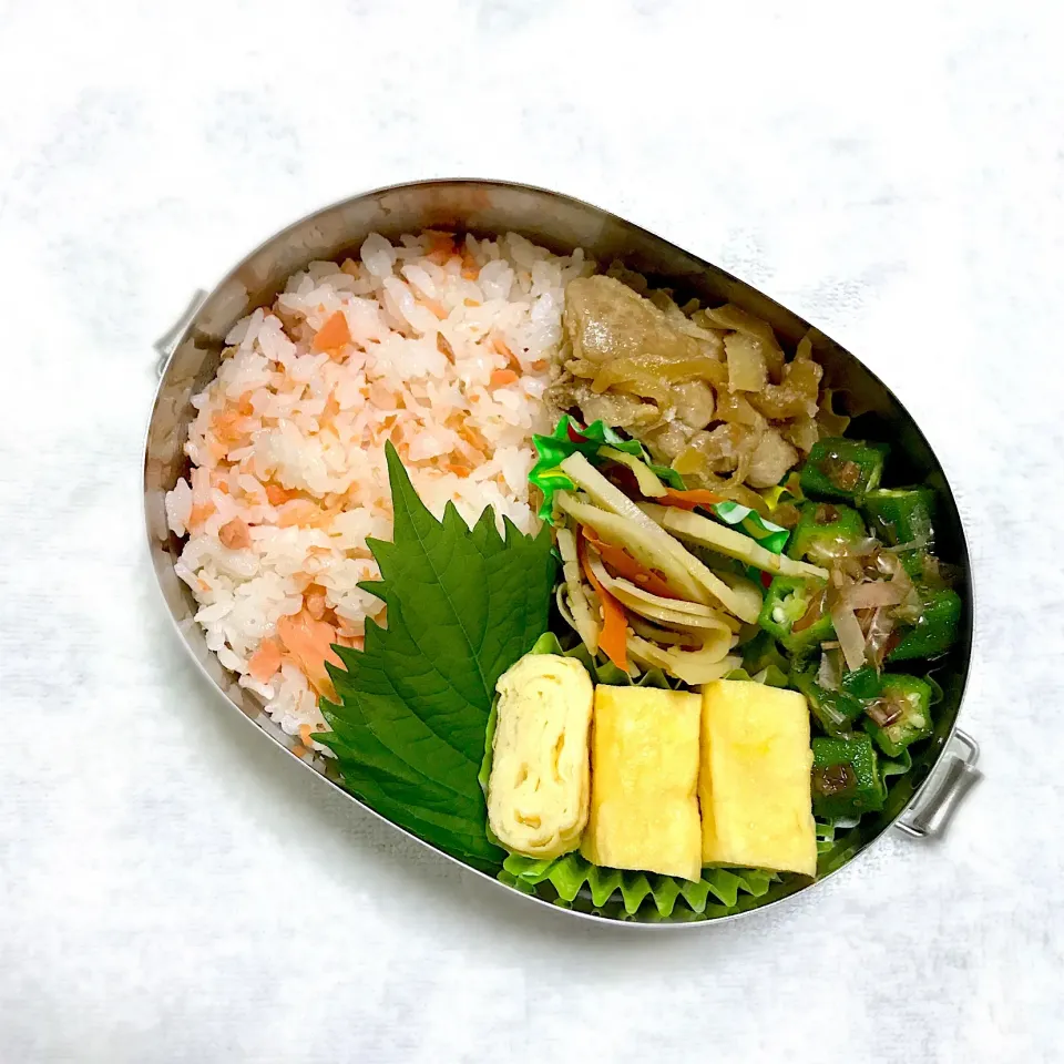 ゆずたまの玉子焼き
豚肉の生姜焼き
蓮根と人参のきんぴら
オクラのおかか和え
紅鮭ごはん|Juneさん