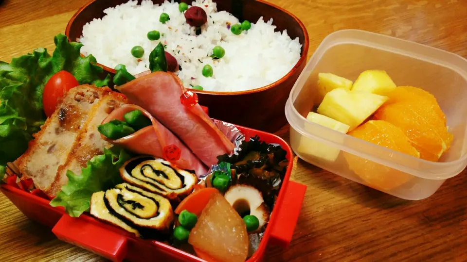 父ちゃんの今日のサラメシ
コロッ、コロッ、コロッケ～♪ 
 #大根と竹輪の煮物
 #アスパラハム巻きマヨソース
 #海苔玉巻き|Naomi Furuyaさん