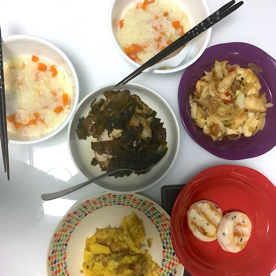 Carrot porridge with mei cai kou rou, fried cabbage, fish cake and chye poh egg|Ong Sor Fernさん