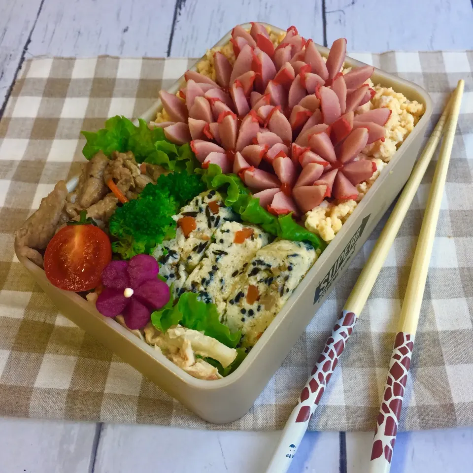 ソーセージのお花満開弁当😆|サリーさん