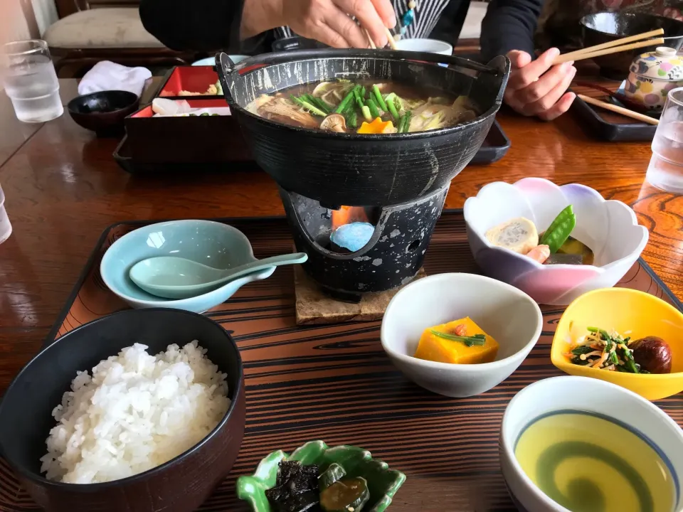 Snapdishの料理写真:牡蠣鍋定食|堀河 史麿さん