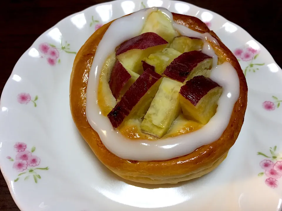 さつまいもパン🍠🥐😊|りさりささん