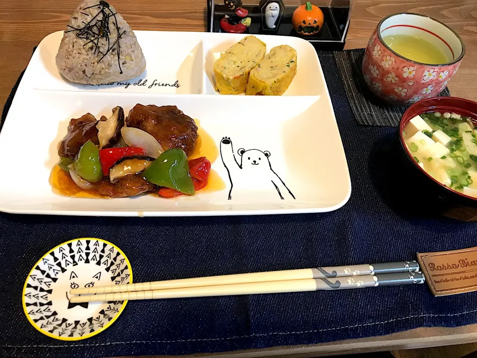 卵焼き・鶏の甘酢あんかけ・豆腐の味噌汁・雑穀おにぎり|まぁちゃんさん