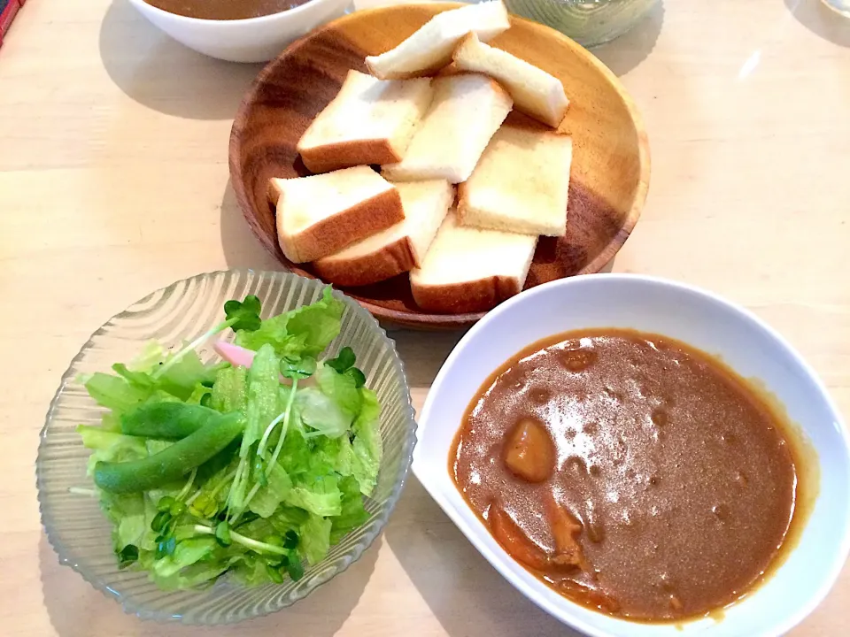 Snapdishの料理写真:今日の男子料理 朝食だよぉ〜2017/10/19 つけパンカレー

#カレー #食パン #サラダ|Booパパさん