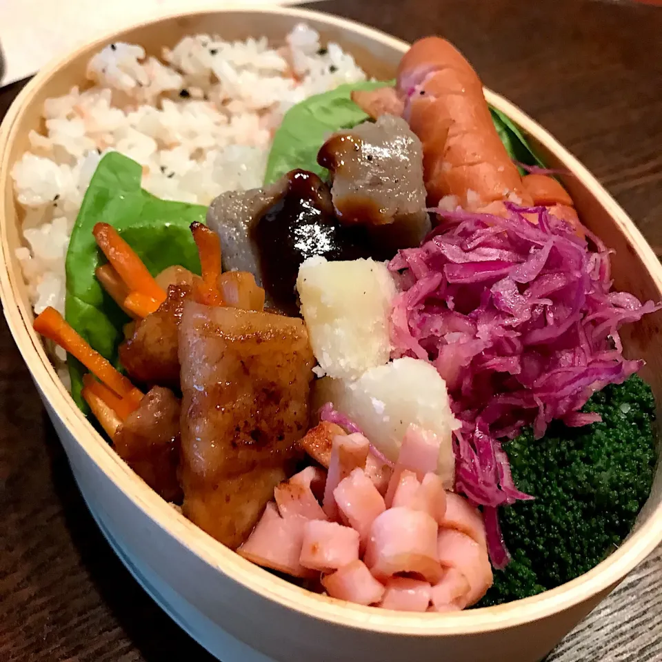 今日のお弁当🍱
雨降りの朝、寒い1日になりそう😣
今週もあと少し、頑張ってね٩( 'ω' )و|mokoさん